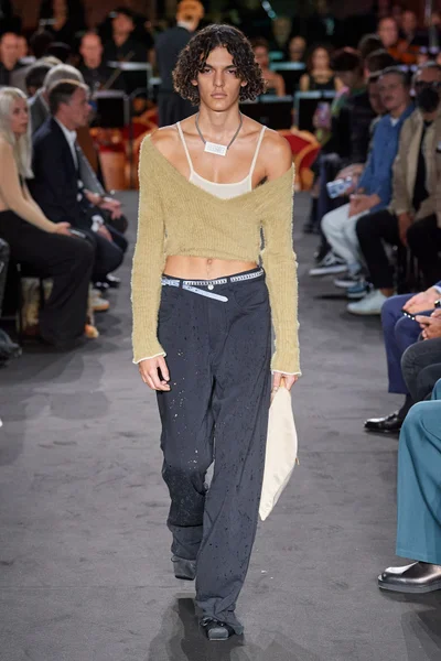 Look 25